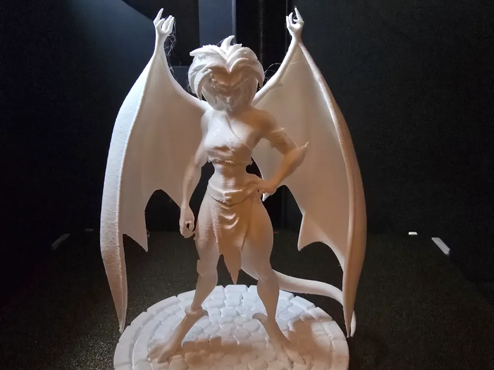 Modelo para impresión 3D: Demona. Referencia del modelo original.