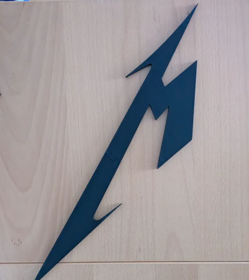 Huge Metallica - M - logo