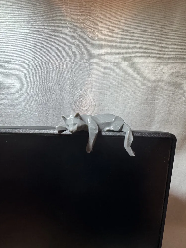 Sleepy cat monitor pet - Free 3D Print Model - MakerWorld