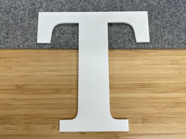 Lettre décorative T