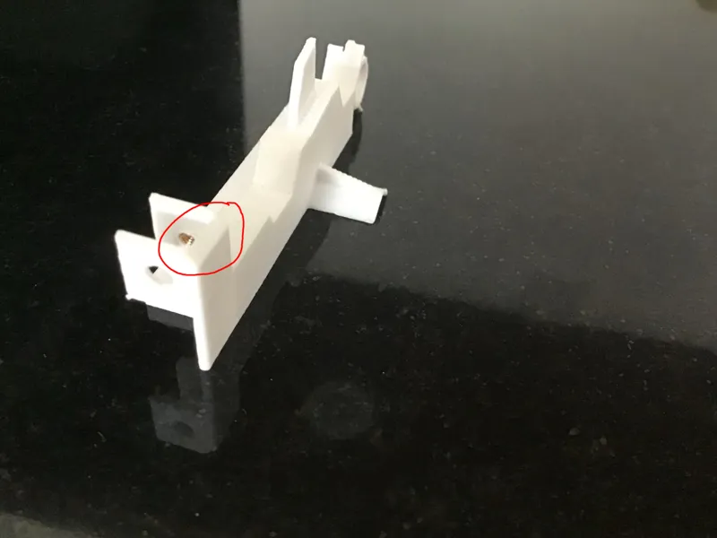 Roomba J7 brush latch