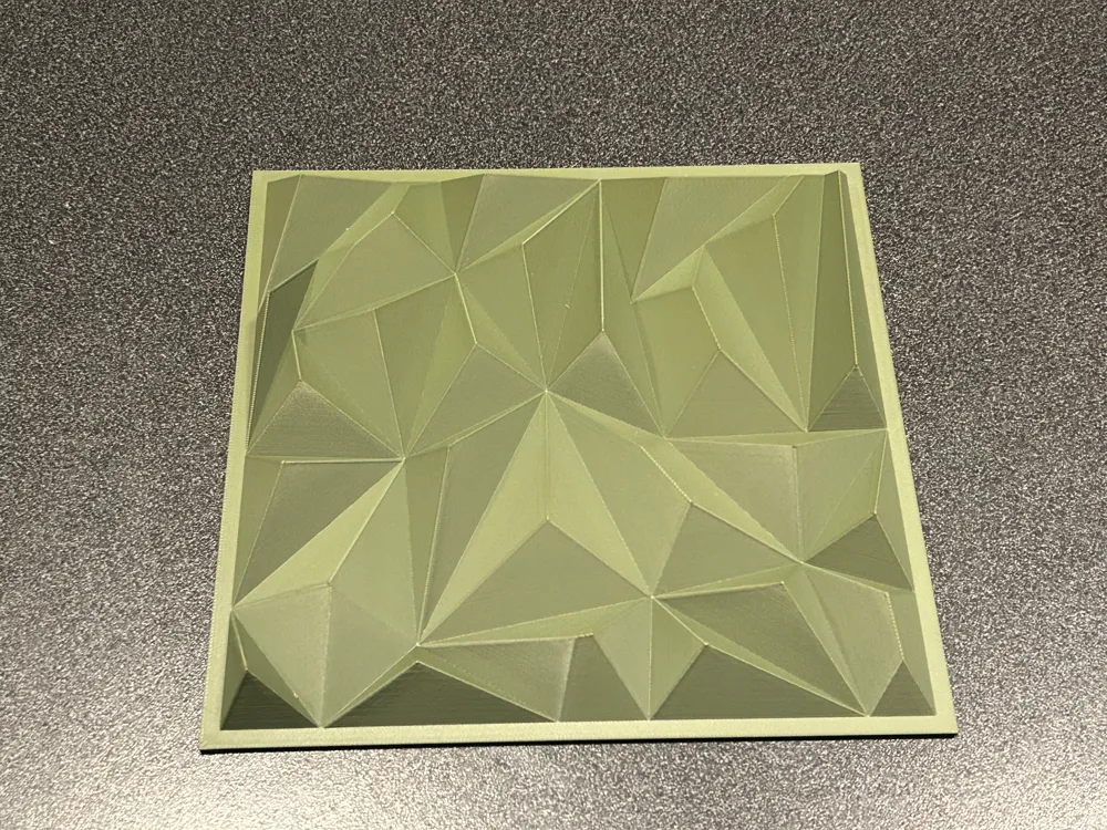 Organic triangle wall art by Lossamoal - MakerWorld