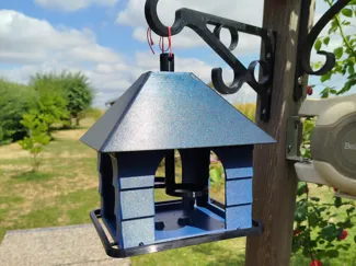 Modernes Vogelhäuschen - Futterhaus