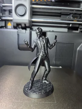 Figura decorativa: The Joker Card Grin Villain Statue Figurine — vista de referencia 3