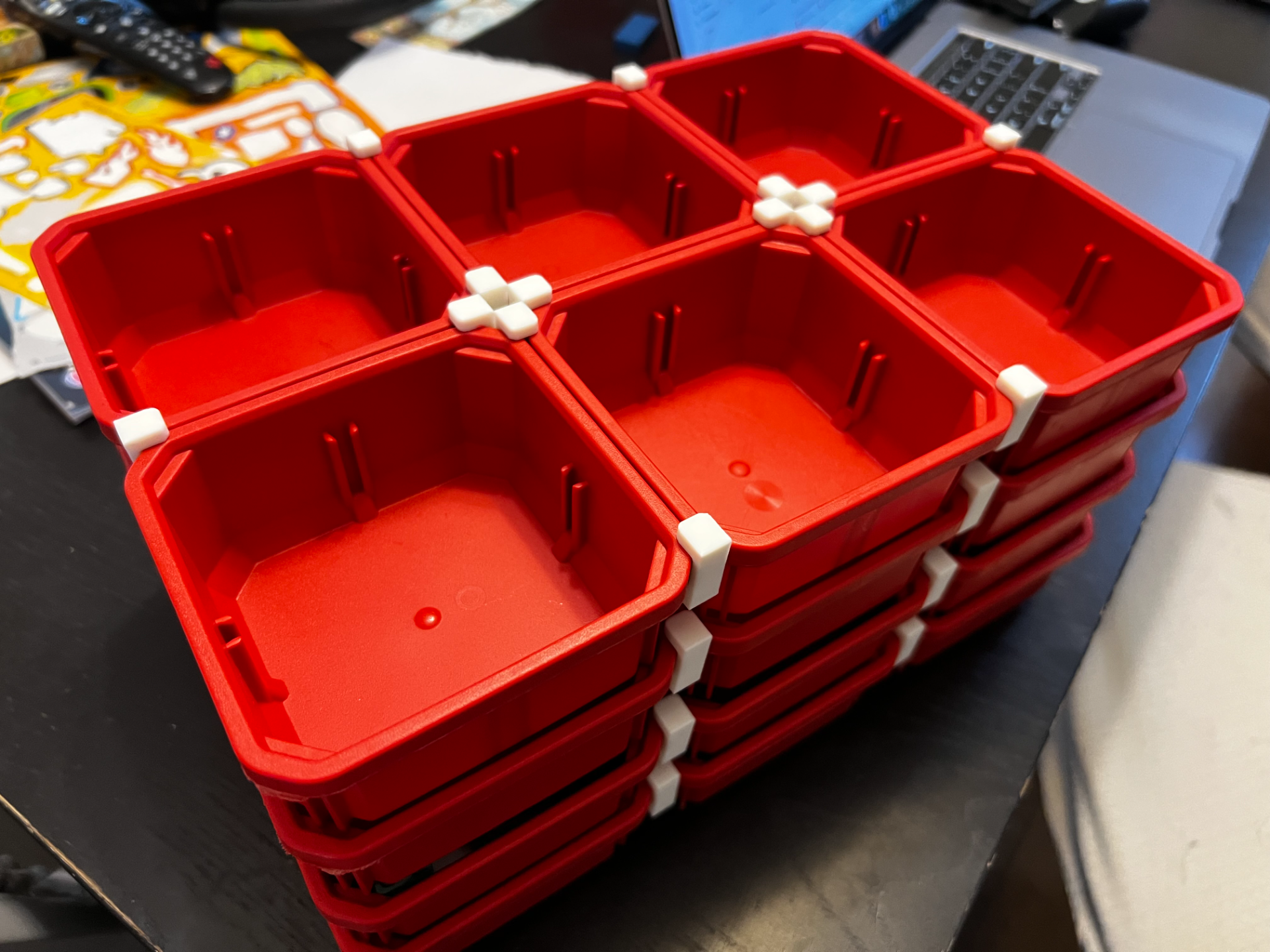 Packout small bin connector bracket