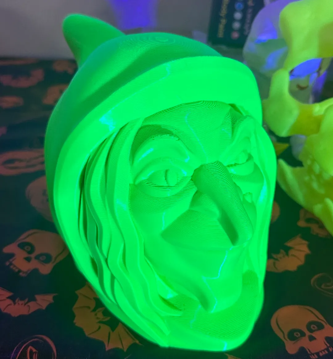 Tête de sorcière décorative