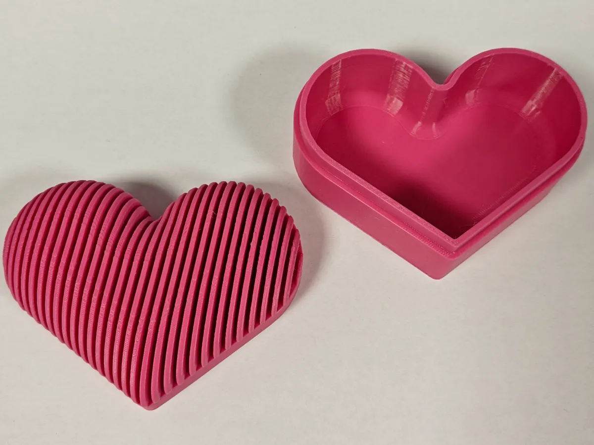 Boîte cadeau cœur à rayures