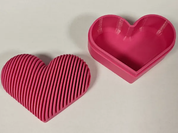 Boîte cadeau cœur à rayures