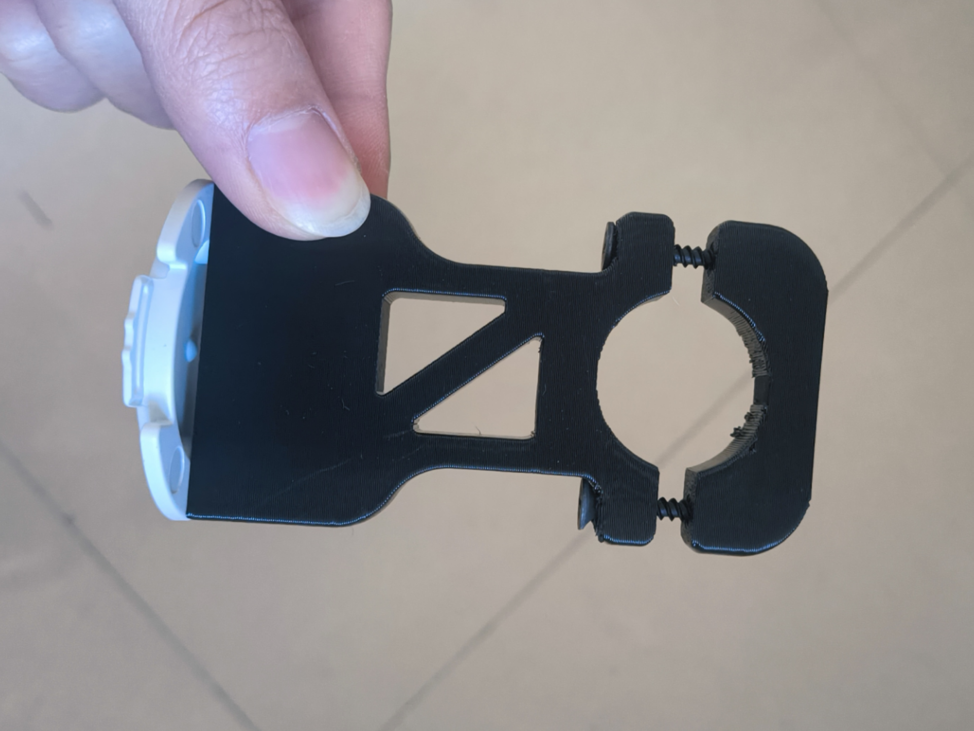 窗帘吊杆摄像头支架