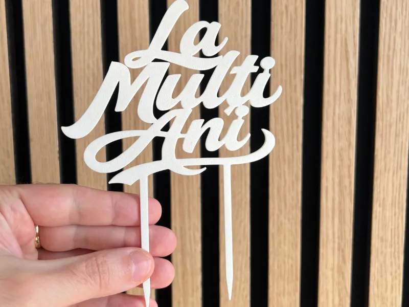 Birthday cake topper with “La Mulți Ani”
