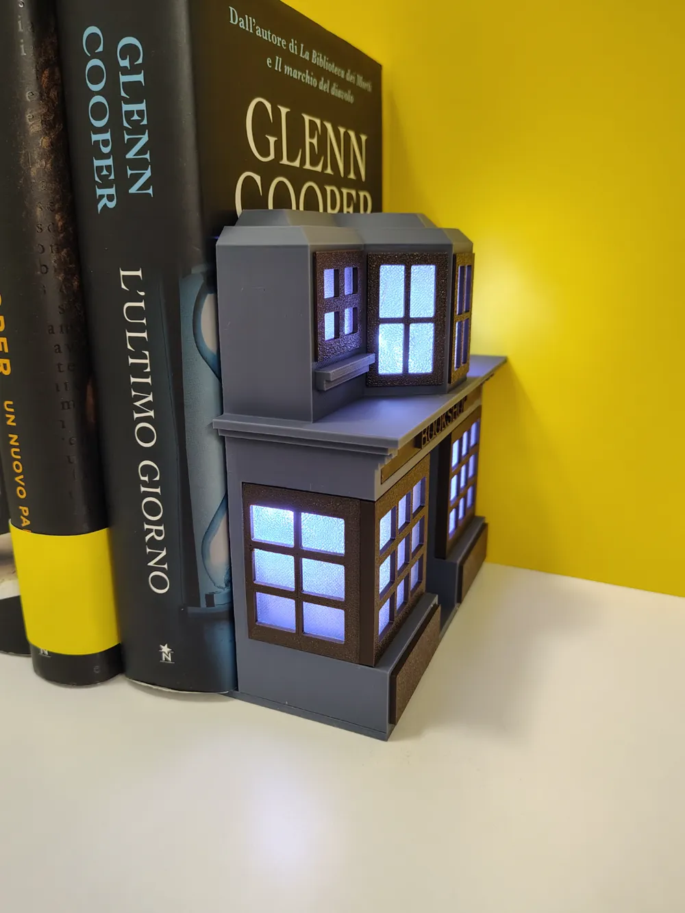 Bookends with lighting by Mauro - MakerWorld