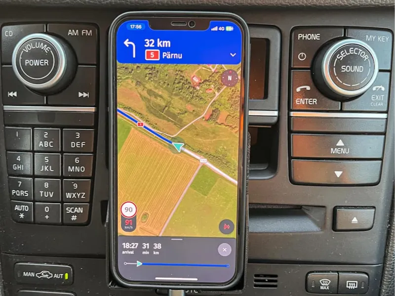 Volvo XC90 Phone holder (no hardware)