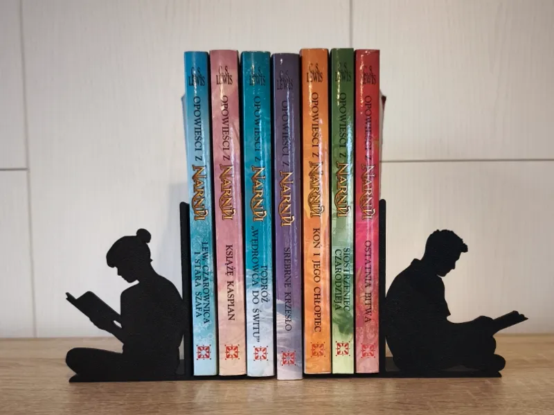 Simple bookend with silhouettes