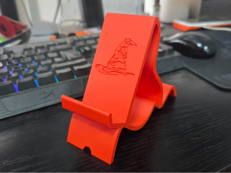 Phone stand with Sorting Hat siluette
