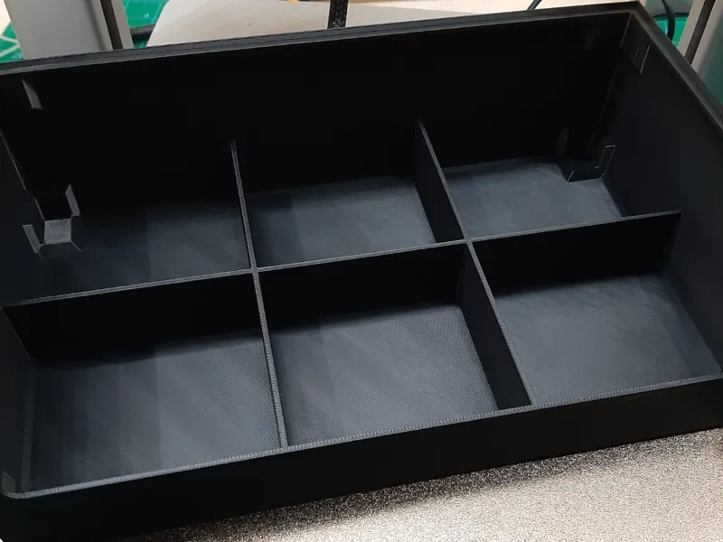 Vendor Basket with divider