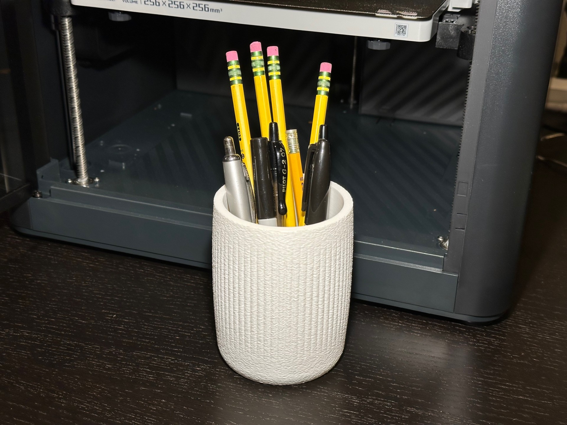 Miniatura 1 do modelo 3D Simple Ribbed Pen/Pencil Cup
