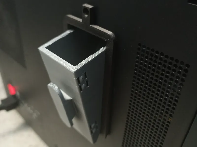 Enclosed Poop Bucket | Stock Screws
