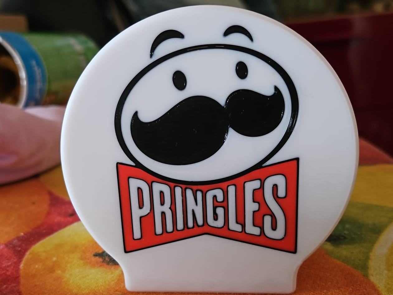 Removable Pringles tray with lid