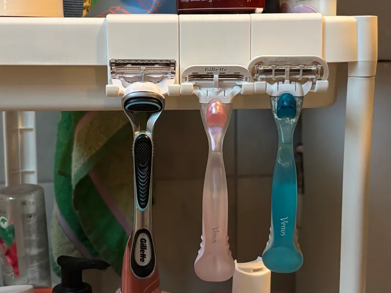 Razor holder