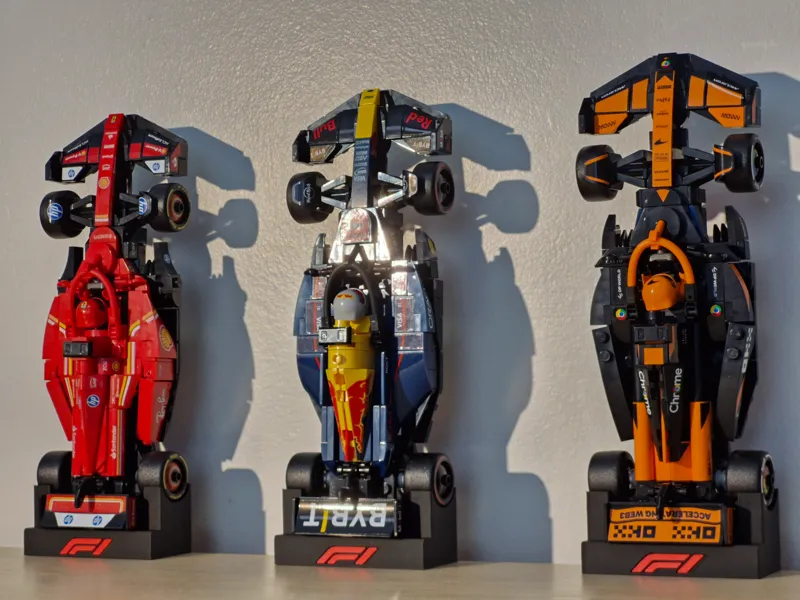 Legó F1 Vertical Stand